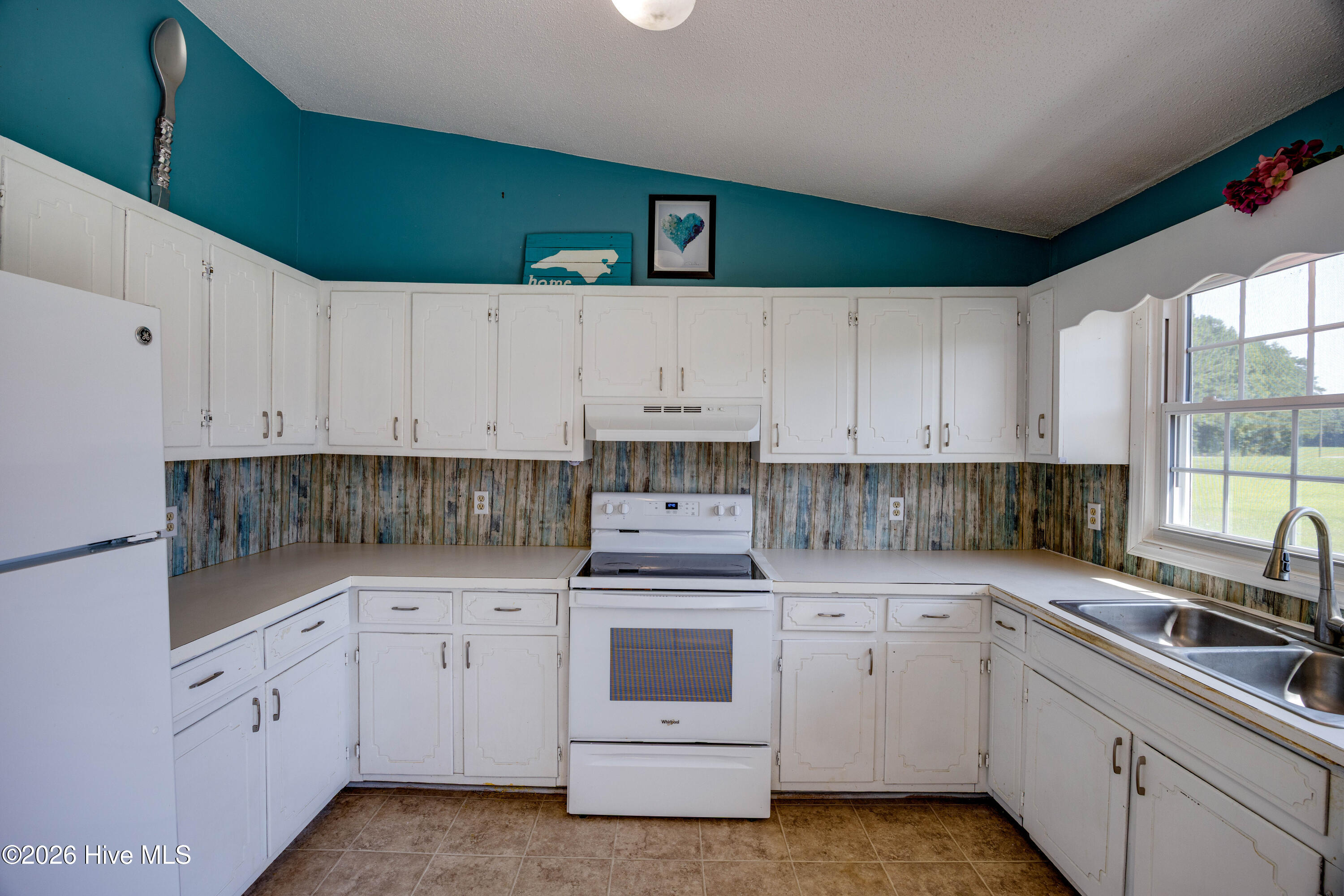 682 Cherry Road Washington, NC 27889 - Photo 9 of 40