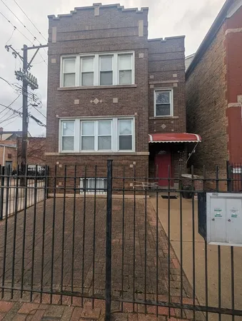 $2,450 | 2344 West Barry Avenue, Unit 1, Chicago, IL 60618