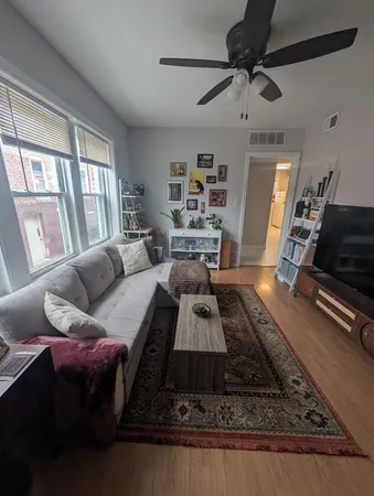 $2,450 | 2344 West Barry Avenue, Unit 1, Chicago, IL 60618