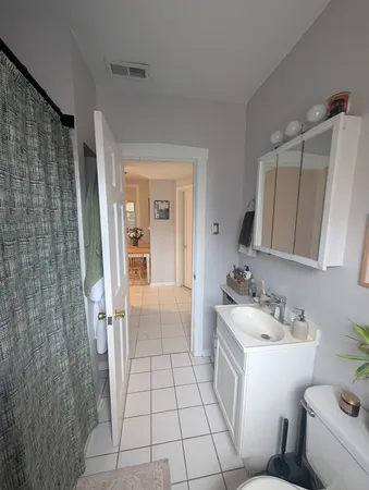 $2,450 | 2344 West Barry Avenue, Unit 1, Chicago, IL 60618