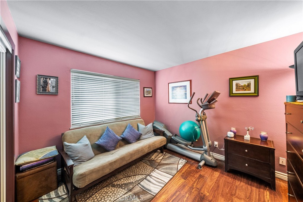 427 21st Street Huntington Beach, CA 92648 - Photo 22 of 63 a living room with furniture and window