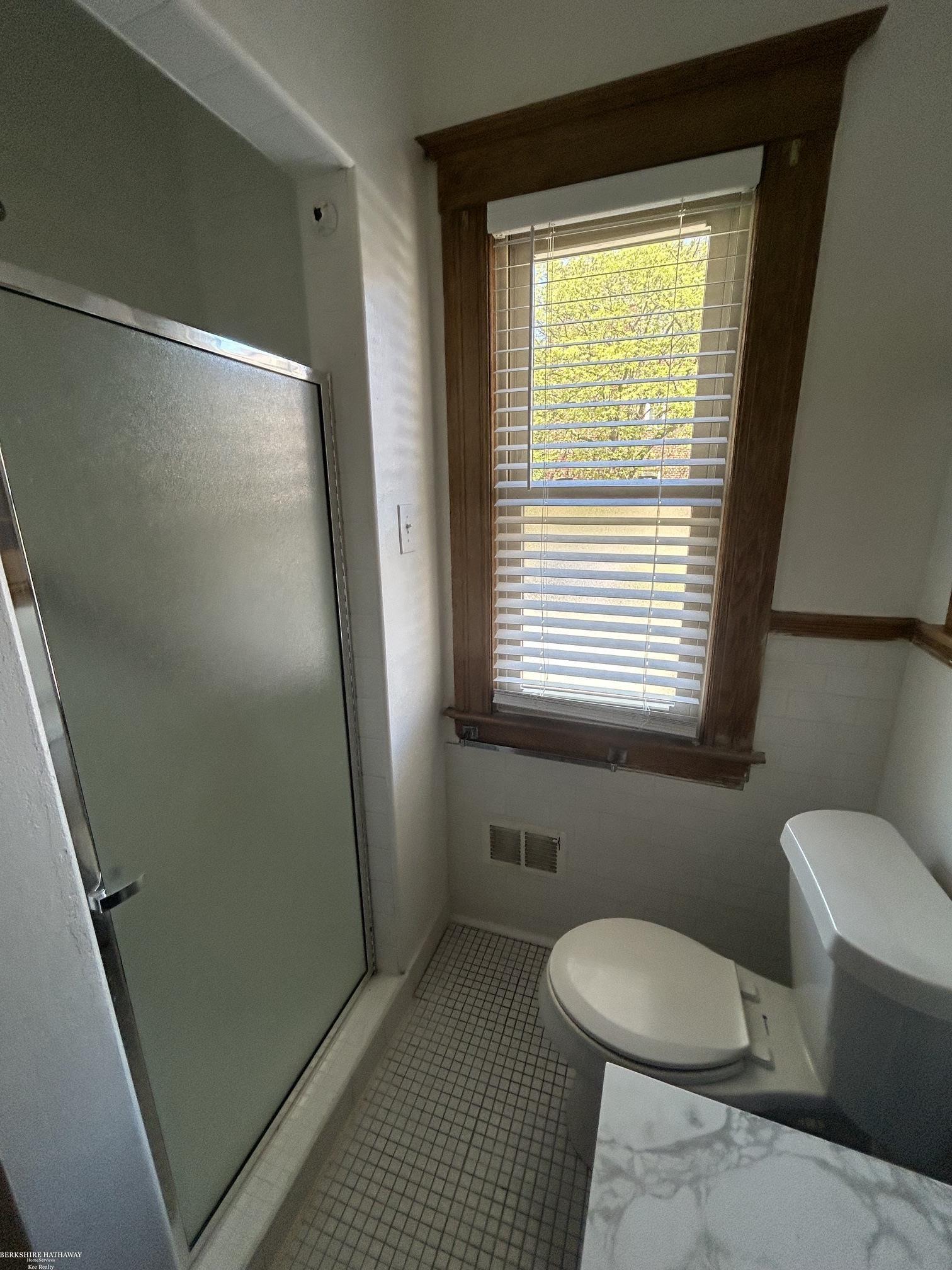 4766 Commonwealth Street Detroit, MI 48208 - Photo 11 of 23 50209809-109948e1-ce4c-4881-ad35-abb1fd4667cc.JPG
