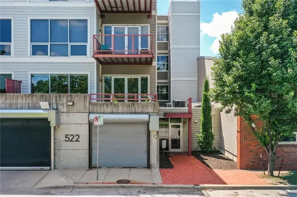 $325,000 | 522 Locust Lane, Unit 201, Kansas City, MO 64106