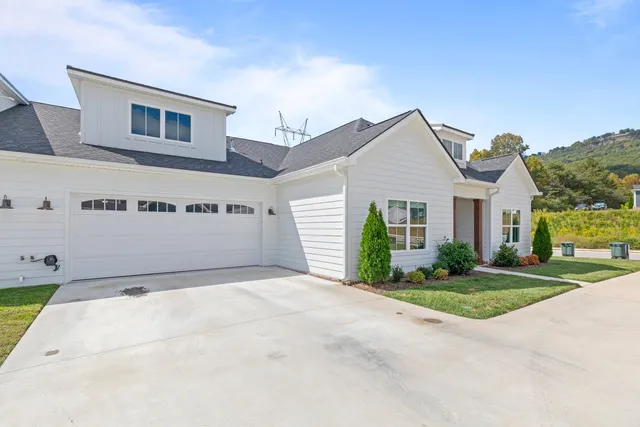 $2,595 | 3276 Stonecreek Drive, Chattanooga, TN 37405