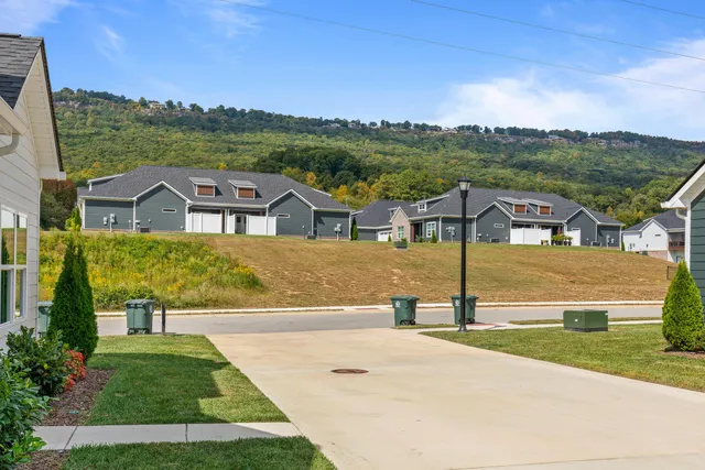 $2,595 | 3276 Stonecreek Drive, Chattanooga, TN 37405