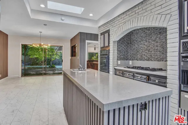 $3,490,000 | 11410 Canton Drive, Studio City, CA 91604