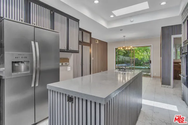 $3,490,000 | 11410 Canton Drive, Studio City, CA 91604