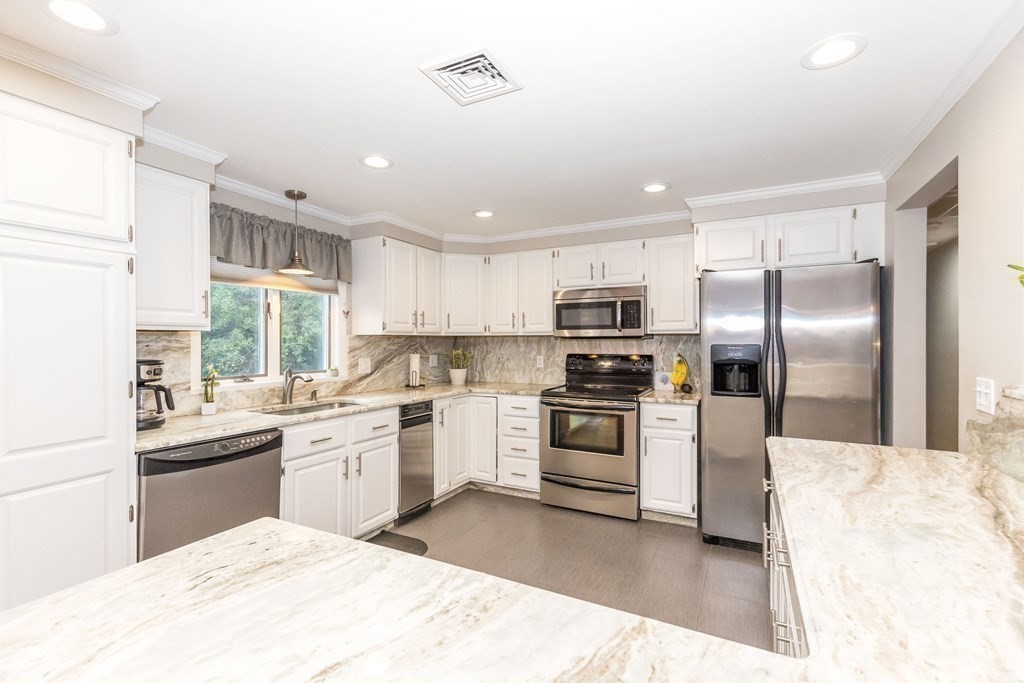 8 Spring Valley Road Burlington, MA 01803 - Photo 7 of 41 Gallery Image 7