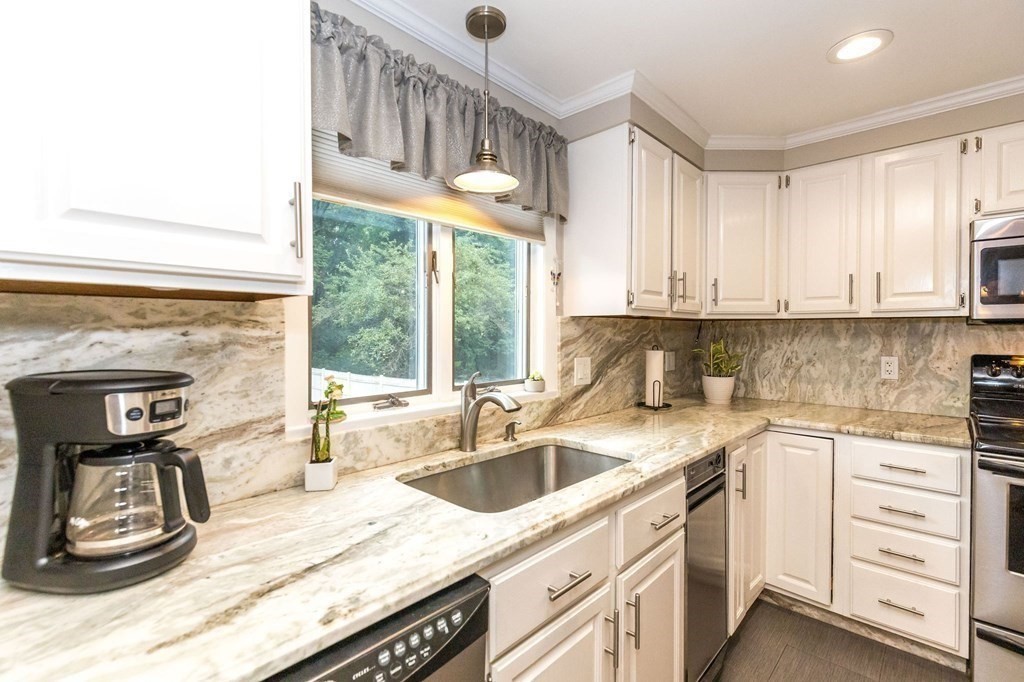 8 Spring Valley Road Burlington, MA 01803 - Photo 8 of 41 Gallery Image 8