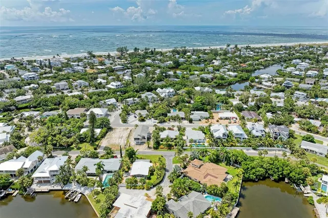 $1,249,000 | 136 Crescent Drive, Anna Maria, FL 34216