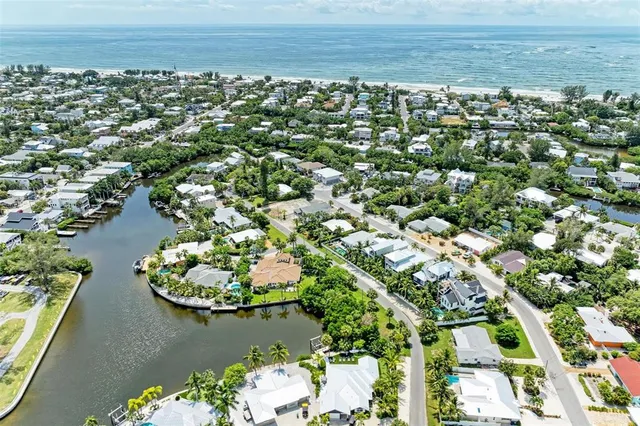 $1,249,000 | 136 Crescent Drive, Anna Maria, FL 34216