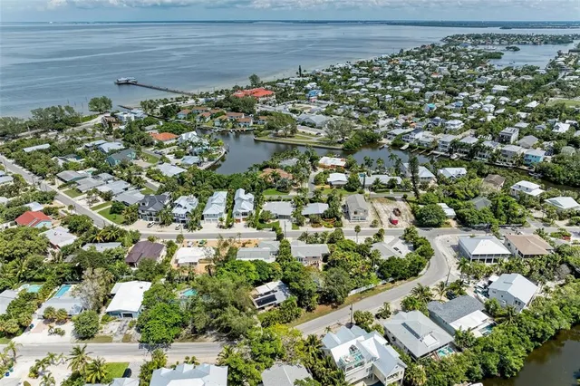 $1,249,000 | 136 Crescent Drive, Anna Maria, FL 34216
