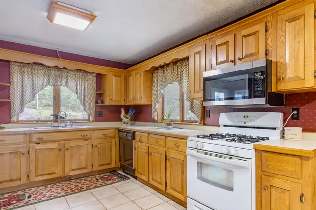 $994,900 | 41 Wildwood Lane, Orland, ME 04472