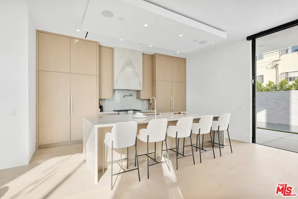 $27,000 | 316 South Oakhurst Drive, Beverly Hills, CA 90212