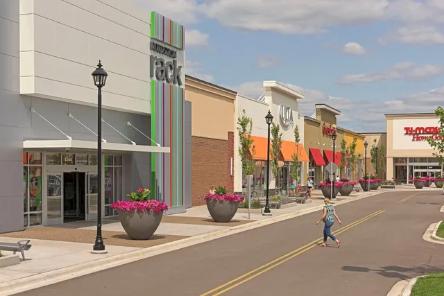 $459,000 | 501 Shadyside Circle, Hopkins, MN 55343