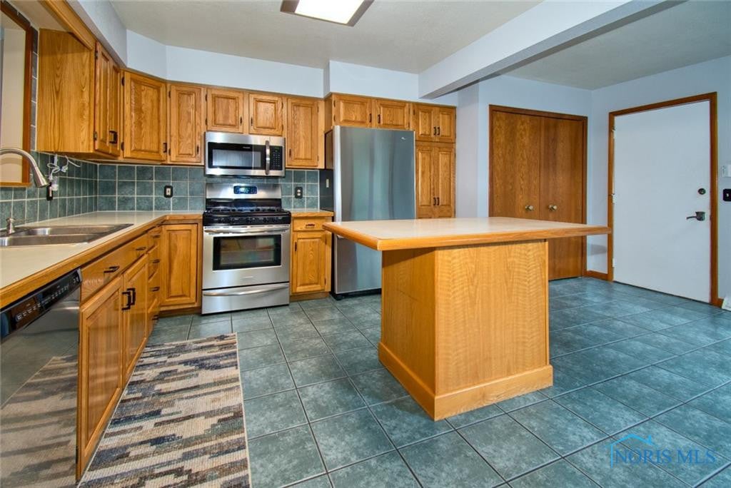 5653 Eaglebrook Road Toledo, OH 43615 - Photo 3 of 33 Gallery Image 3