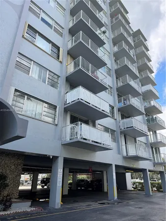 $1,500 | 1470 Northeast 125th Terrace, Unit 205, North Miami, FL 33161