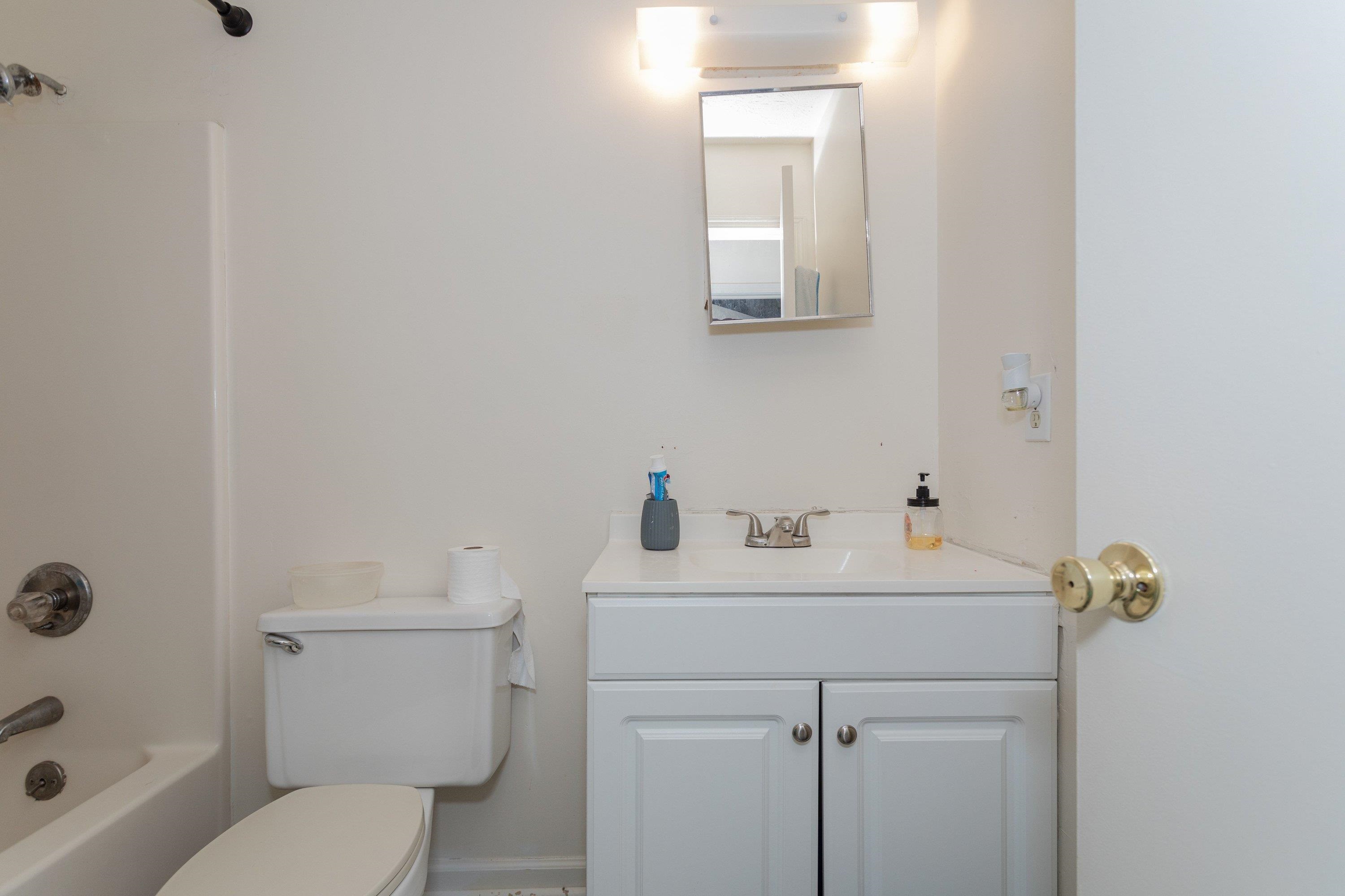 1211 Old Furnace Road Harrisonburg, VA 22802 - Photo 24 of 55 This second full bathroom, located on the upper level of the home, features a full bathtub/shower combination and offers convenience to the upstairs bedrooms.