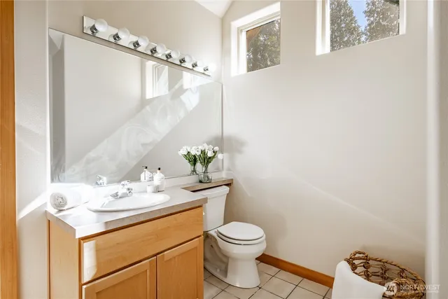 a view of a backyard with pathway