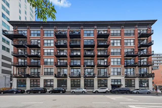 $379,900 | 1601 South Michigan Avenue, Unit 108, Chicago, IL 60616