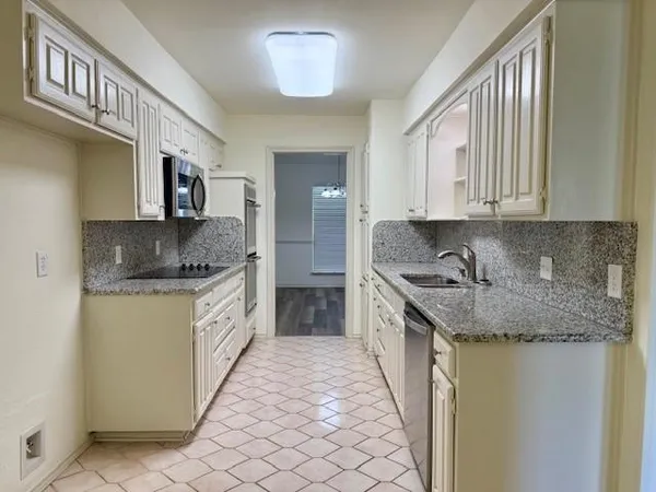 $2,295 | 3812 Wrentham Drive, Arlington, TX 76016