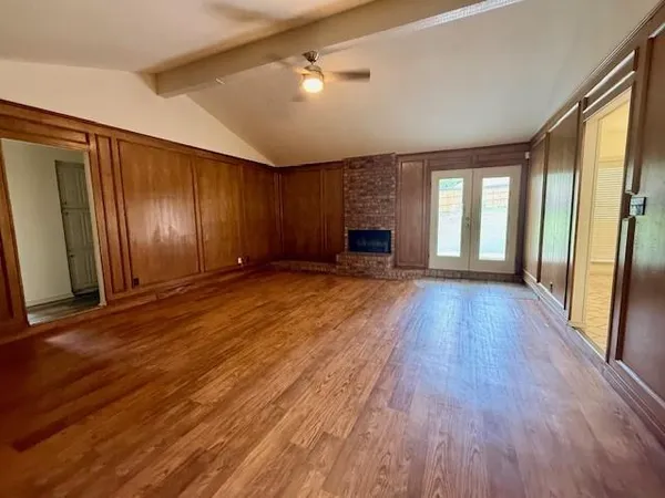 $2,295 | 3812 Wrentham Drive, Arlington, TX 76016