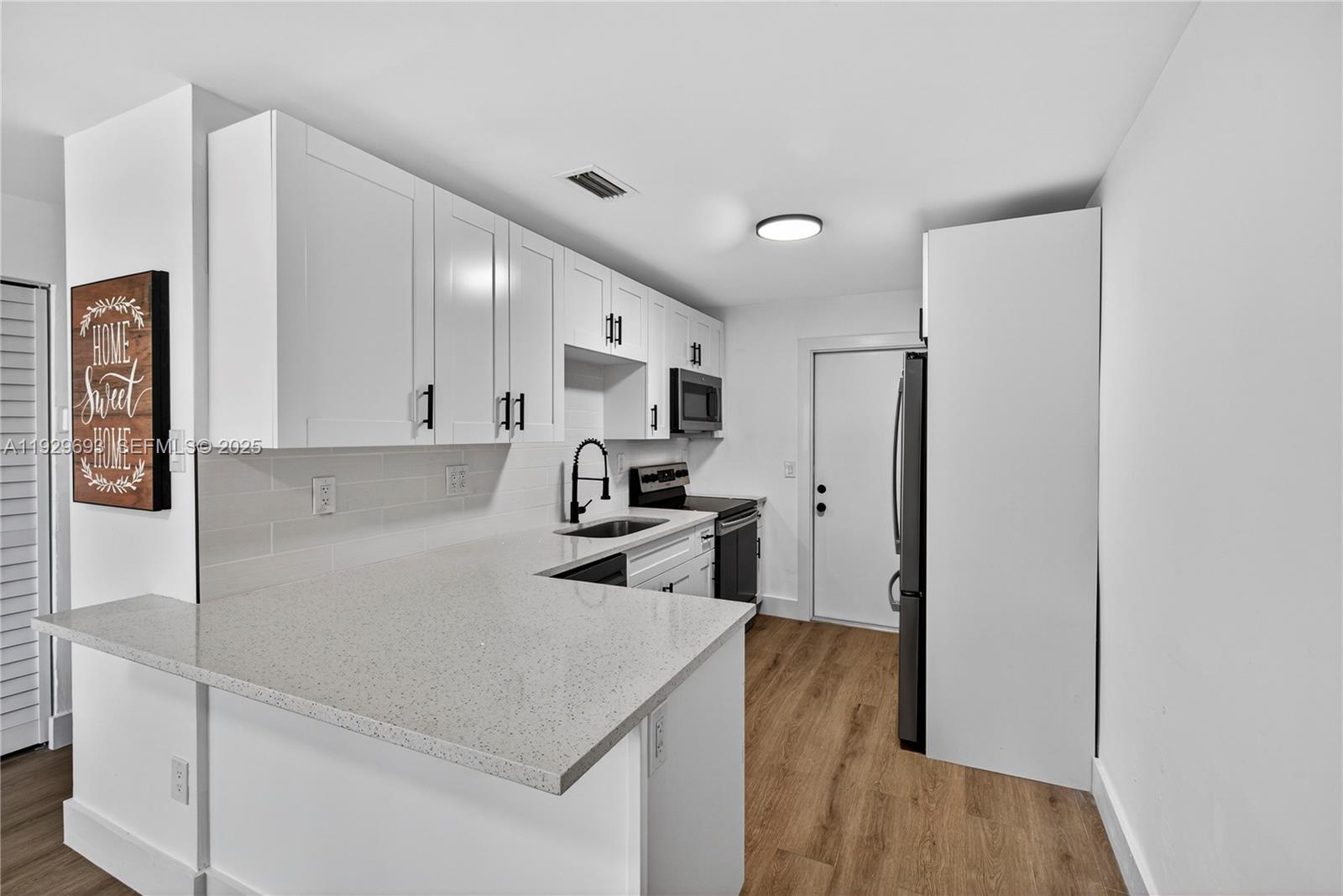 2633 Northeast 13th Avenue, Unit 1 Pompano Beach, FL 33064 - Photo 7 of 28