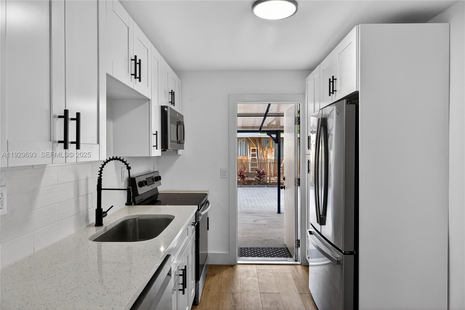 2633 Northeast 13th Avenue, Unit 1 Pompano Beach, FL 33064 - Photo 8 of 28