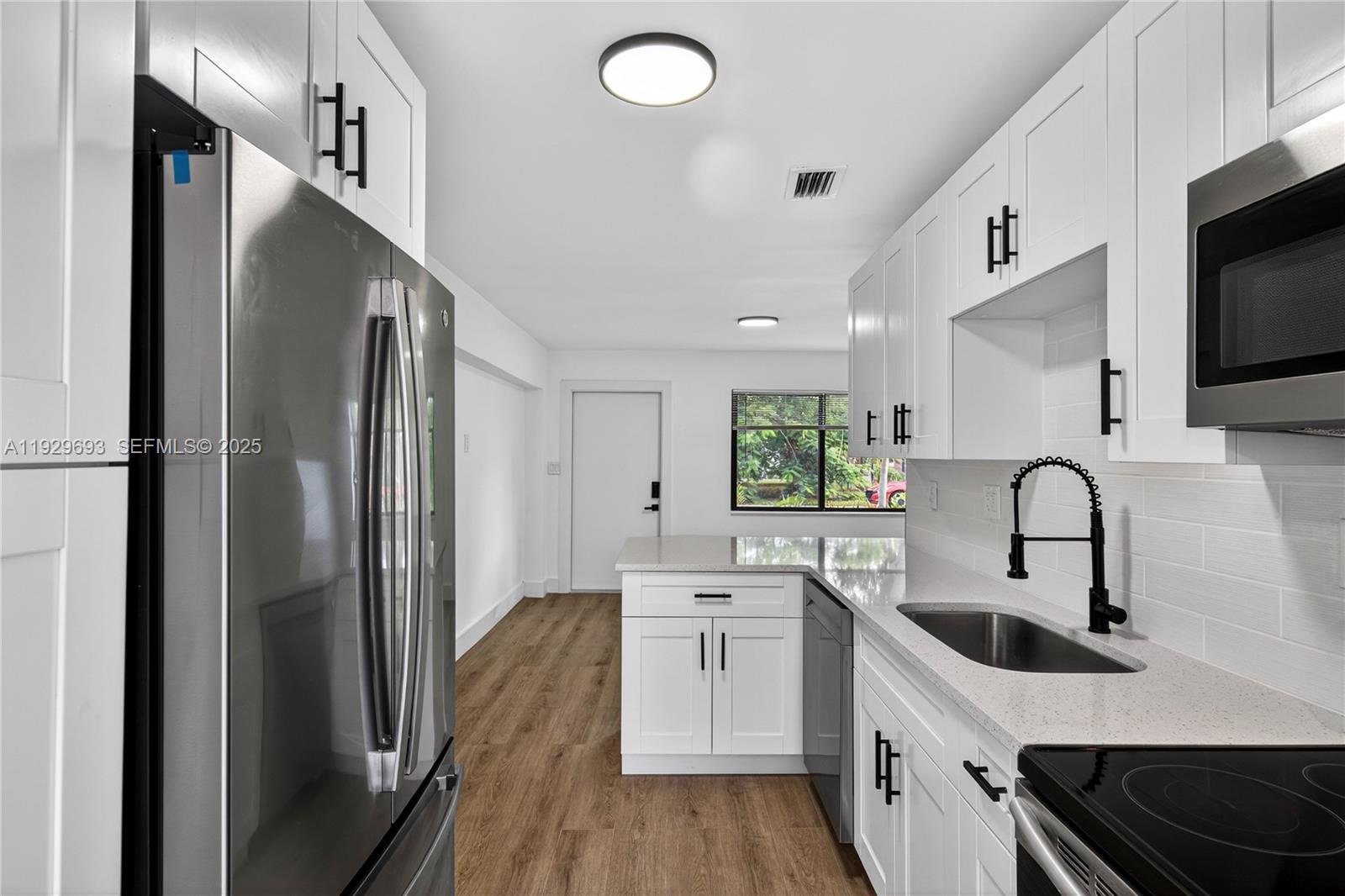 2633 Northeast 13th Avenue, Unit 1 Pompano Beach, FL 33064 - Photo 10 of 28