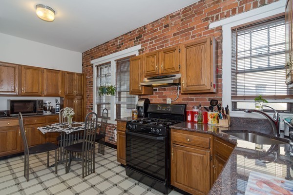 32 Kilsyth Road, Unit 2 Brookline, MA 02445 - Photo 10 of 17 Gallery Image 10