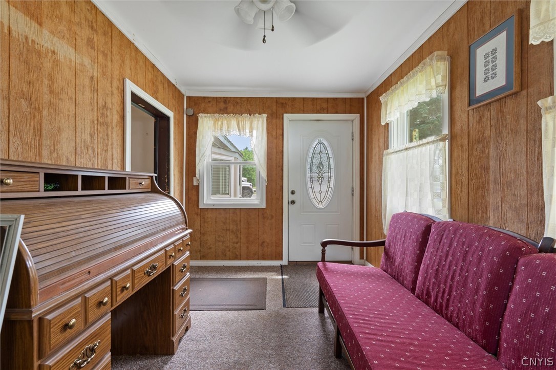 5969 Middle Road Stockbridge, NY 13409 - Photo 4 of 26 Front entry room