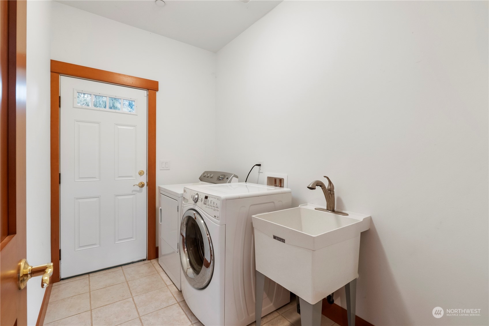 73 Raft Island Drive Northwest Gig Harbor, WA 98335 - Photo 18 of 40 a utility room with dryer and washer