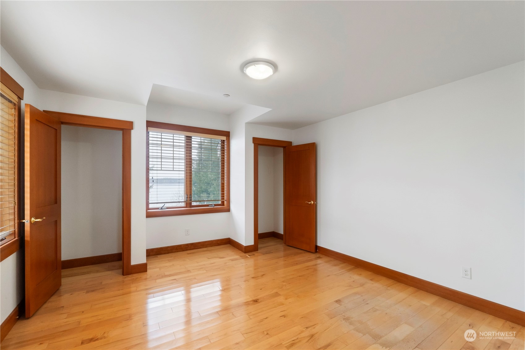 73 Raft Island Drive Northwest Gig Harbor, WA 98335 - Photo 31 of 40 an empty room with windows