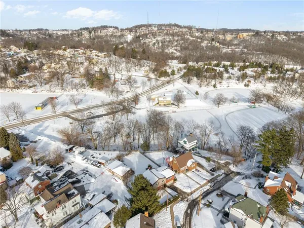 a picture of a wall with a white wall and a white wall
