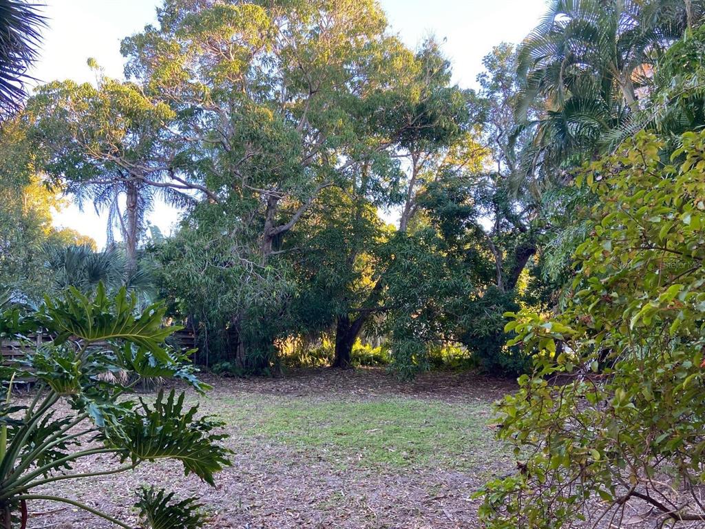 1622 Bay Point Court Sarasota, FL 34236 - Photo 8 of 24