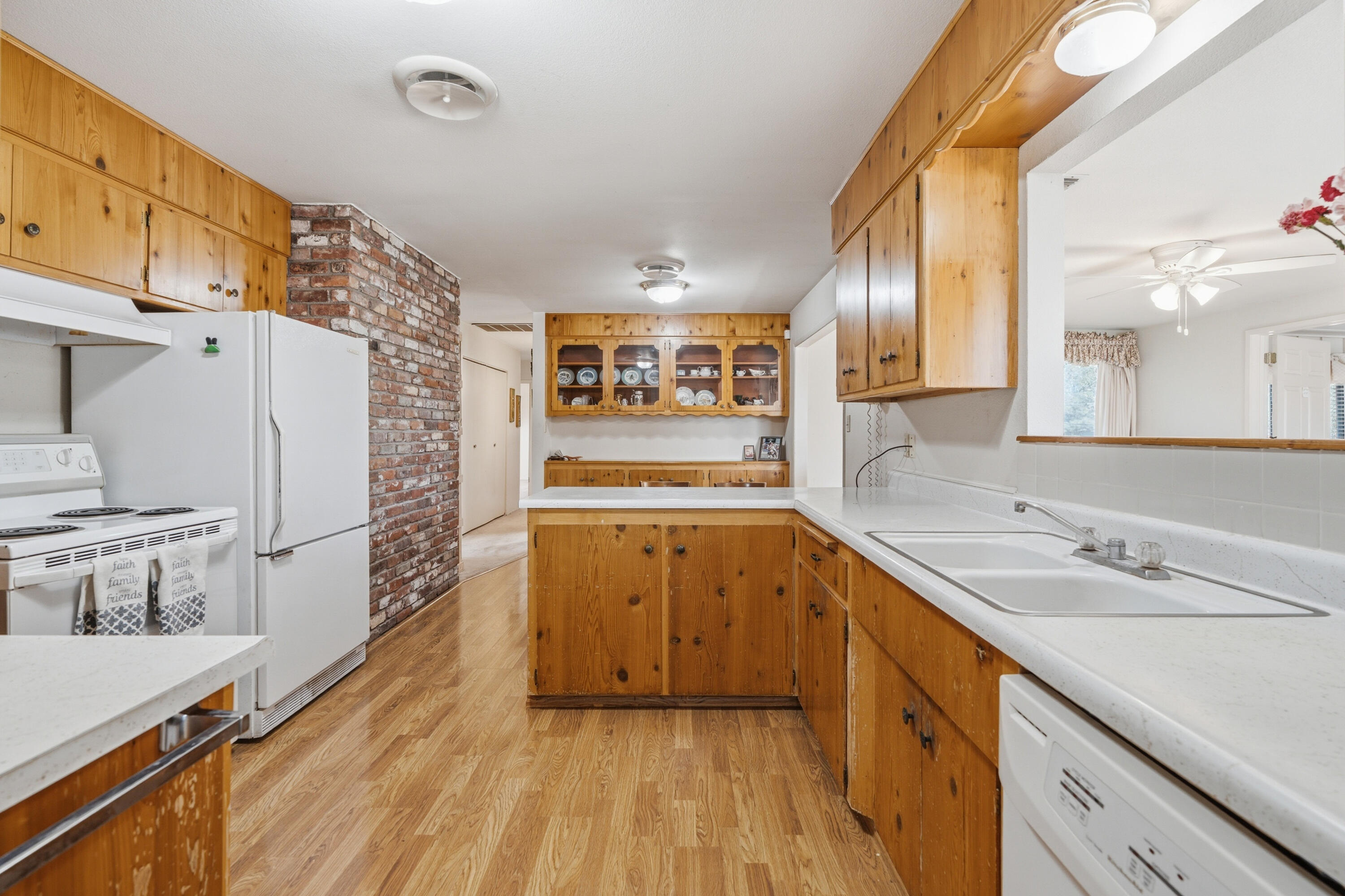 21241 Boyle Road Redding, CA 96003 - Photo 16 of 61 kitchen