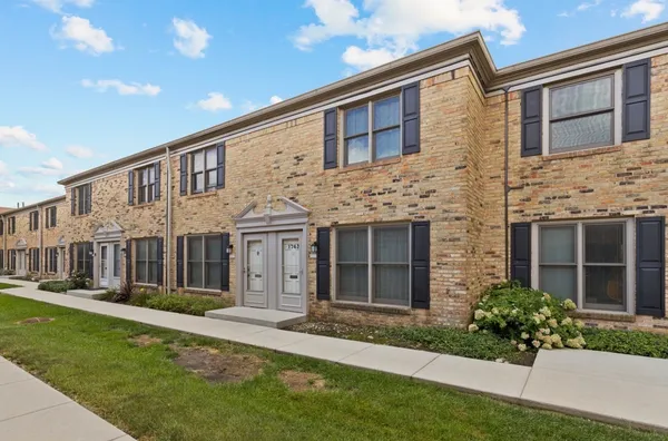 $2,200 | 1743 Sessions Walk, Unit 1743, Hoffman Estates, IL 60169
