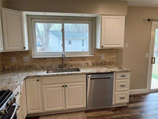 $330,000 | 660 Woodstream Drive, St. Charles, MO 63304