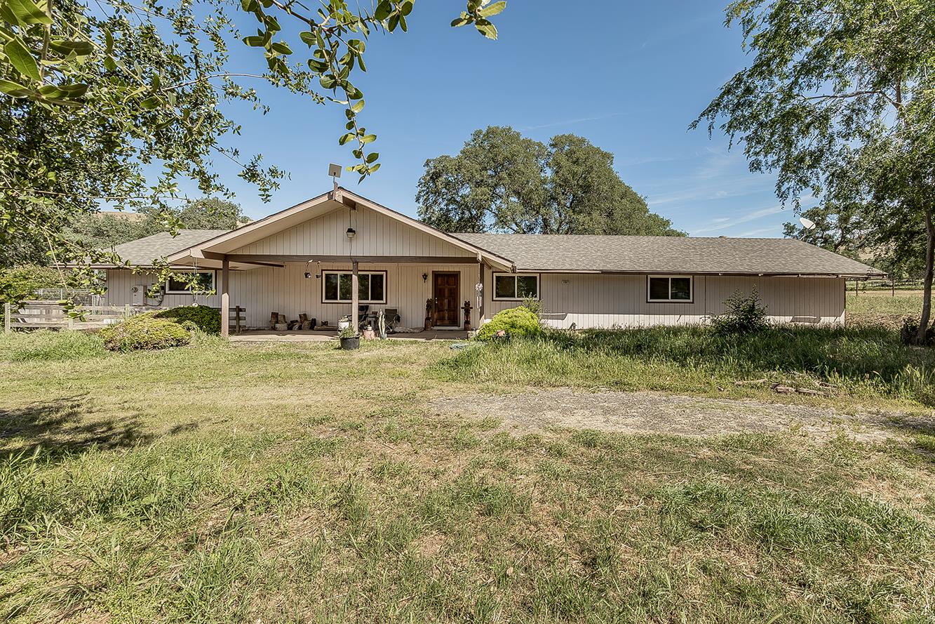 26045 Pittman Hill Road Clovis, CA 93619 - Photo 11 of 93 a front view of a house with a yard