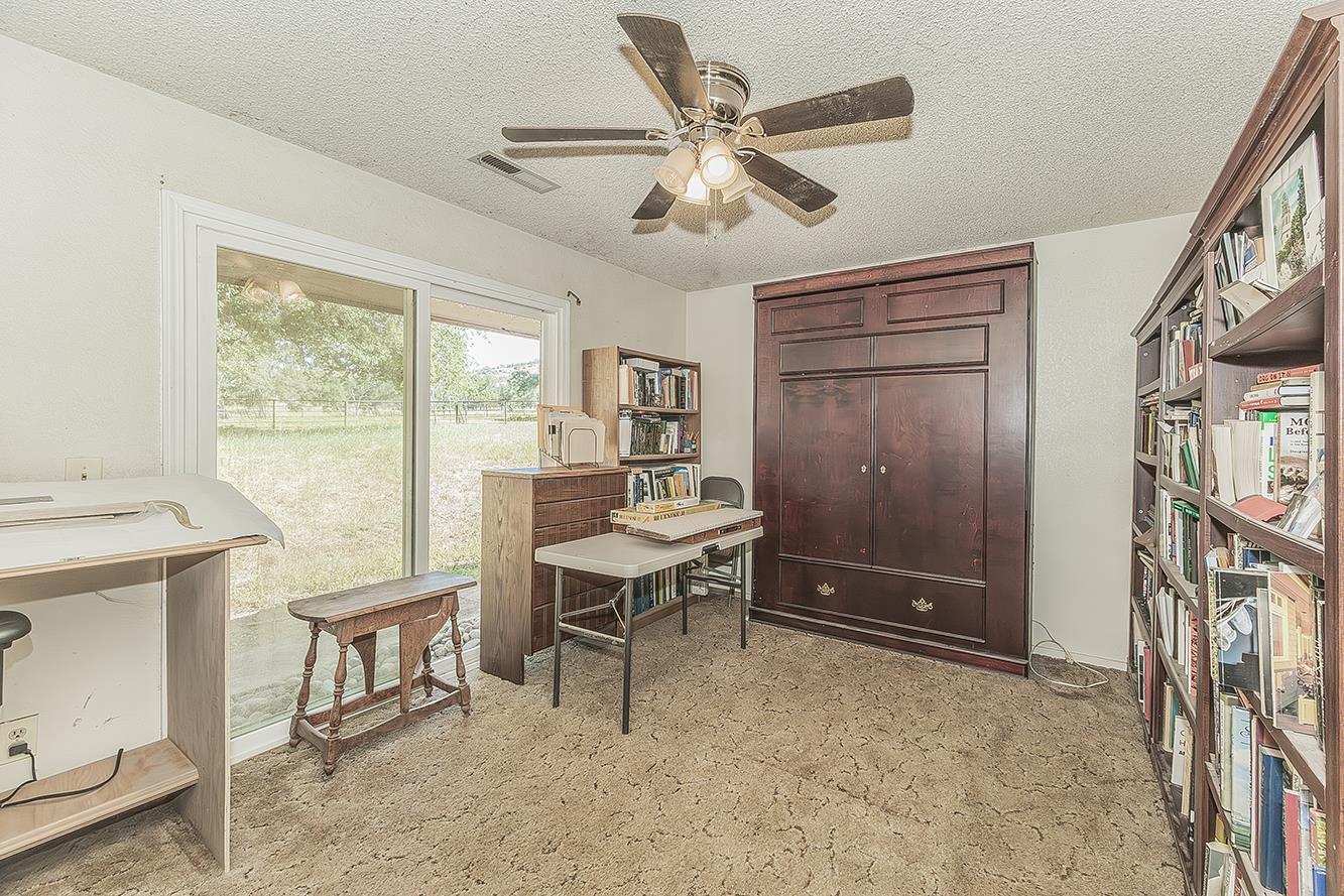 26045 Pittman Hill Road Clovis, CA 93619 - Photo 31 of 93 a view of a livingroom with furniture and a ceiling fan