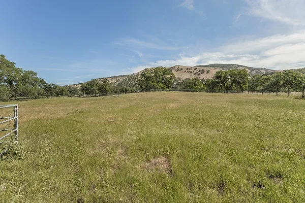 $695,000 | 26045 Pittman Hill Road, Clovis, CA 93619