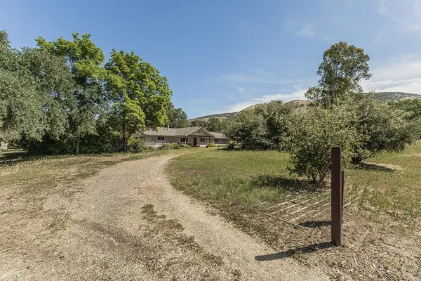 $695,000 | 26045 Pittman Hill Road, Clovis, CA 93619