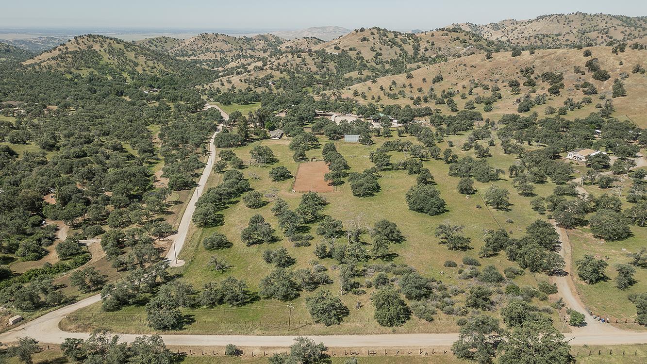 26045 Pittman Hill Road Clovis, CA 93619 - Photo 87 of 93 a view of a yard with a mountain view