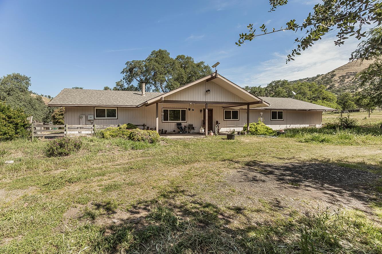 26045 Pittman Hill Road Clovis, CA 93619 - Photo 10 of 93 a front view of a house with a yard