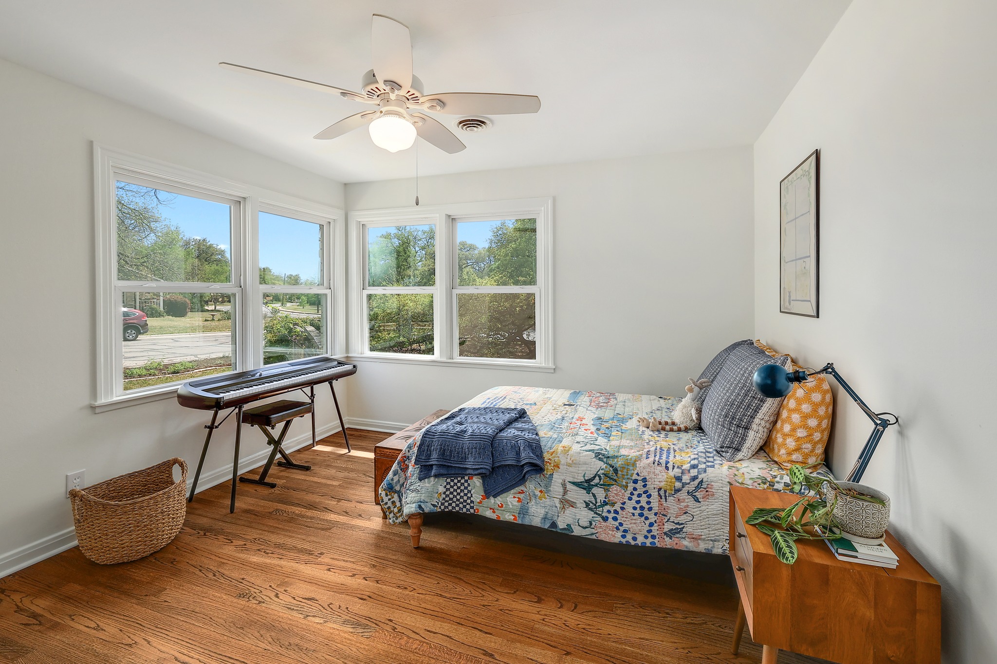 5600 Bull Creek Road Austin, TX 78756 - Photo 17 of 33 a living room with furniture and a window