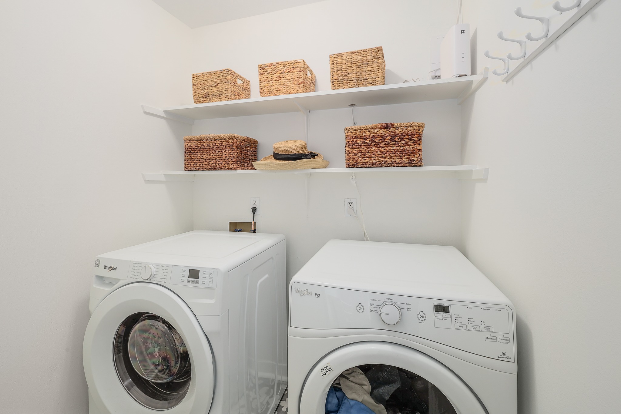 5600 Bull Creek Road Austin, TX 78756 - Photo 21 of 33 a utility room with dryer and washer