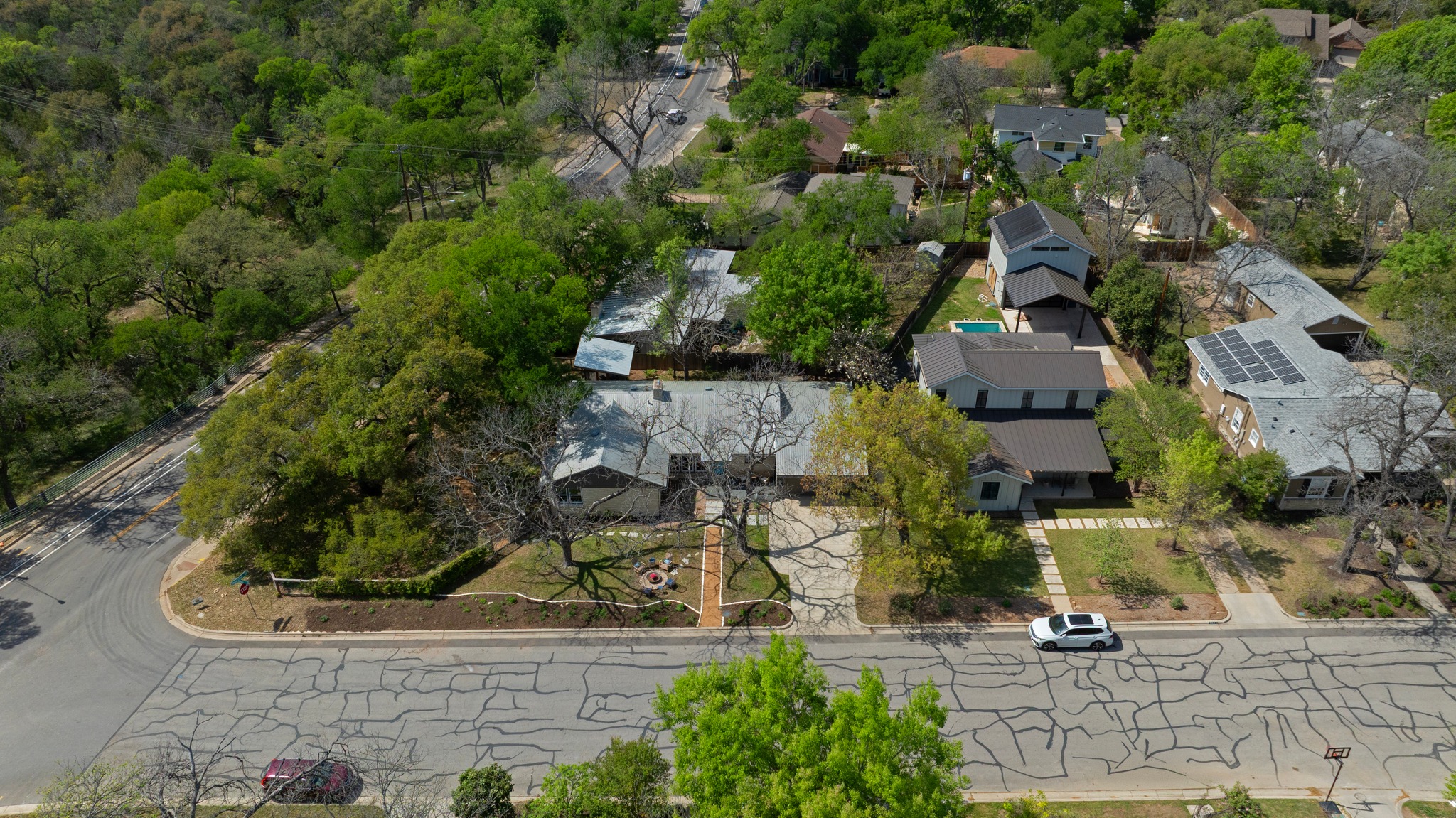 5600 Bull Creek Road Austin, TX 78756 - Photo 31 of 33 an aerial view of multiple houses with yard