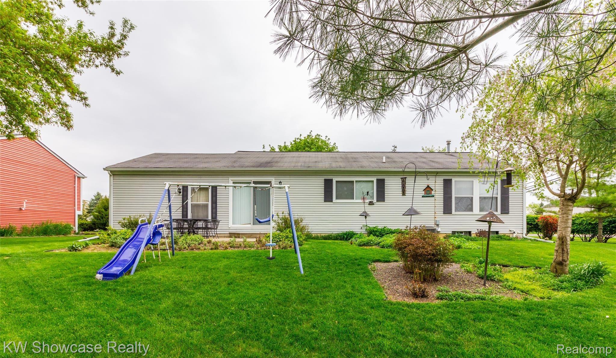 998 Hadley Road Rochester, MI 48307 - Photo 6 of 42 Exteriors (7 of 10).jpg