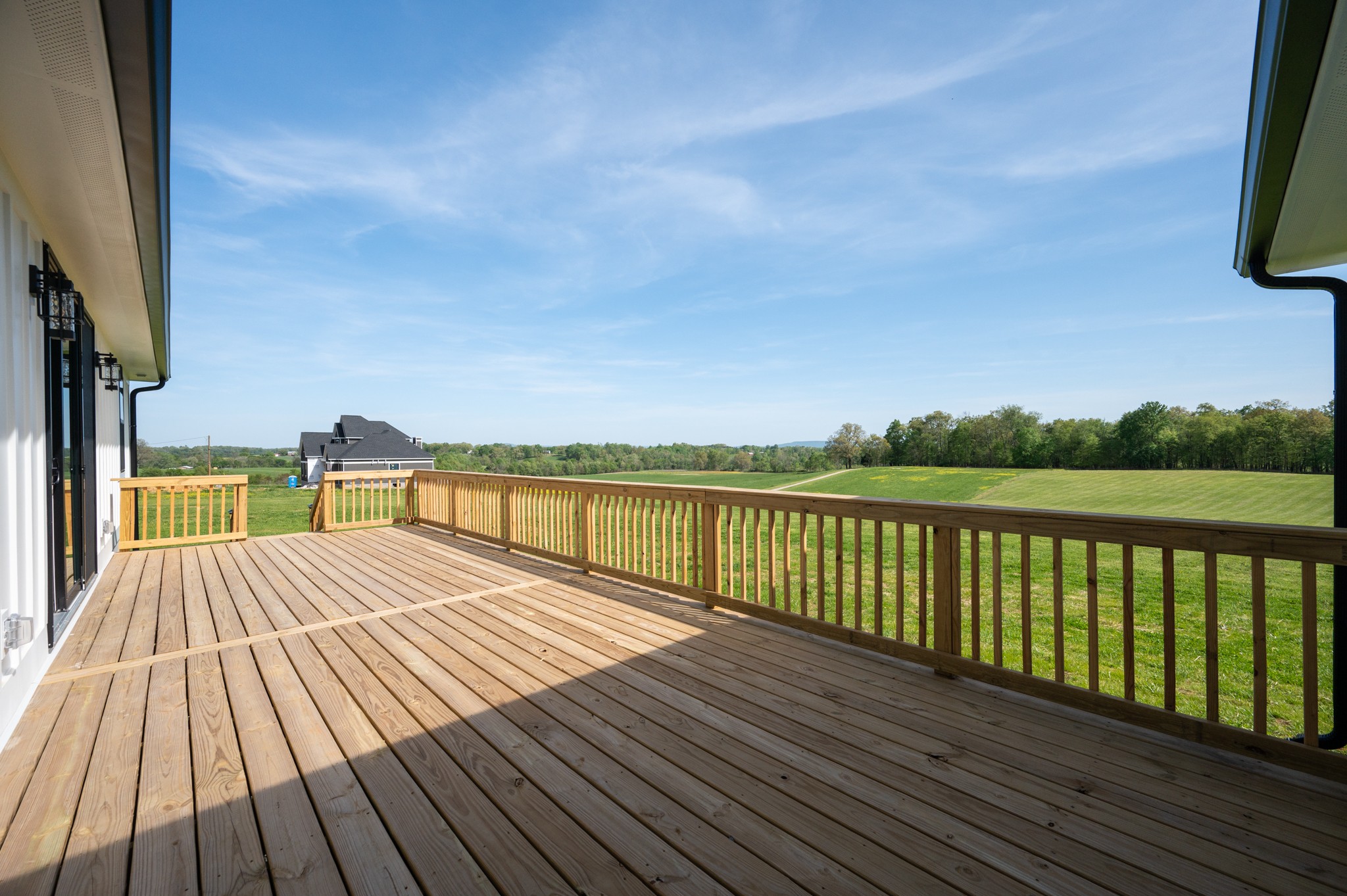 625 Robert Smith Road McMinnville, TN 37110 - Photo 11 of 40 a view of balcony with wooden floor and fence
