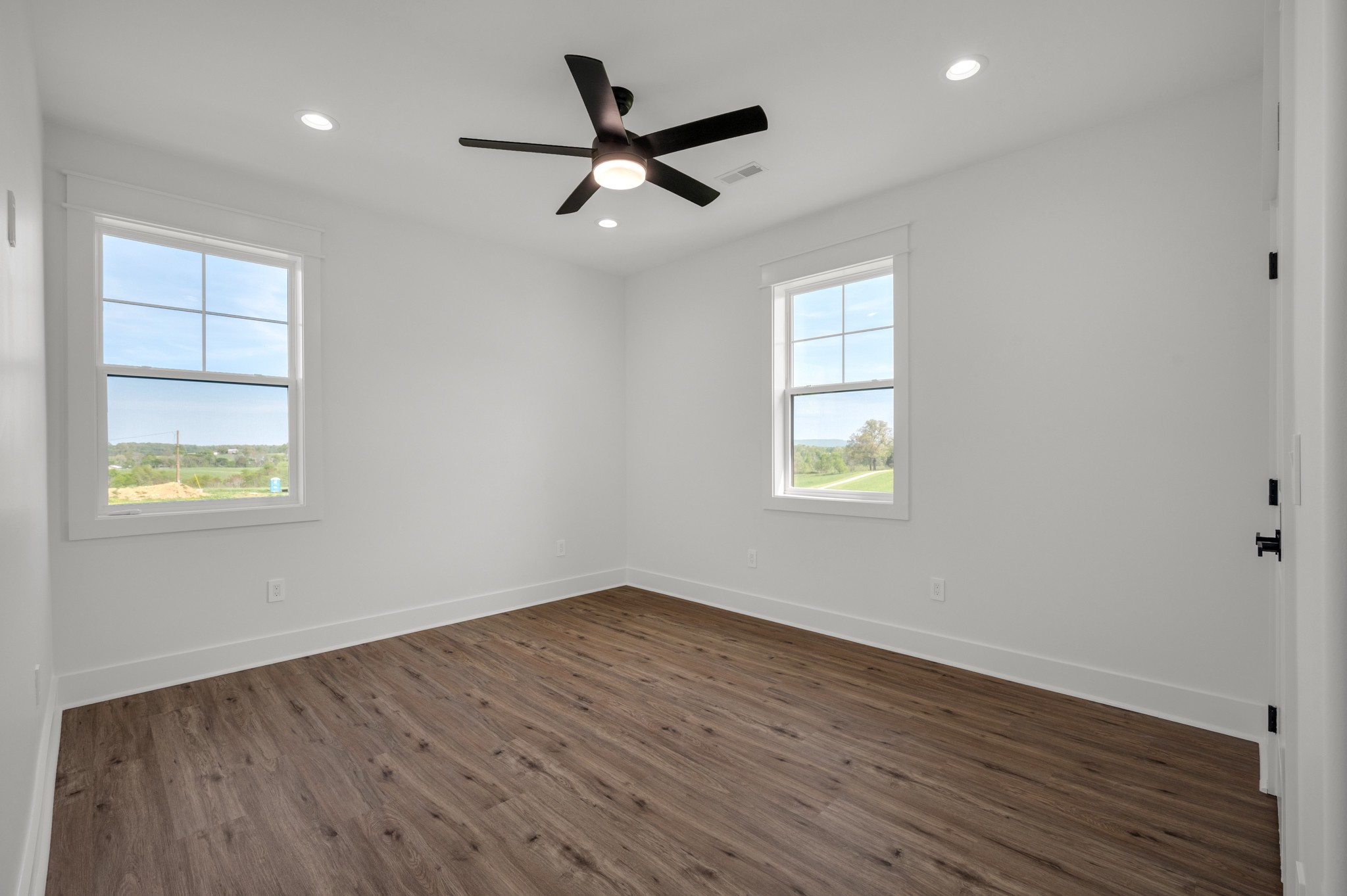 625 Robert Smith Road McMinnville, TN 37110 - Photo 26 of 40 a view of empty room with wooden floor and ceiling fan